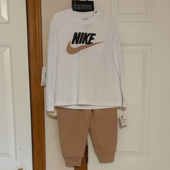 Nike Beige and White Fleece Vest Set boys size small (4-5years old) - Picture 2 of 9